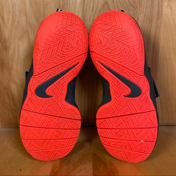 Womens 5.5 Youth 4 Nike Team Hustle D8 JDI Black Reflect Crimson SEF1359 - Picture 7 of 9